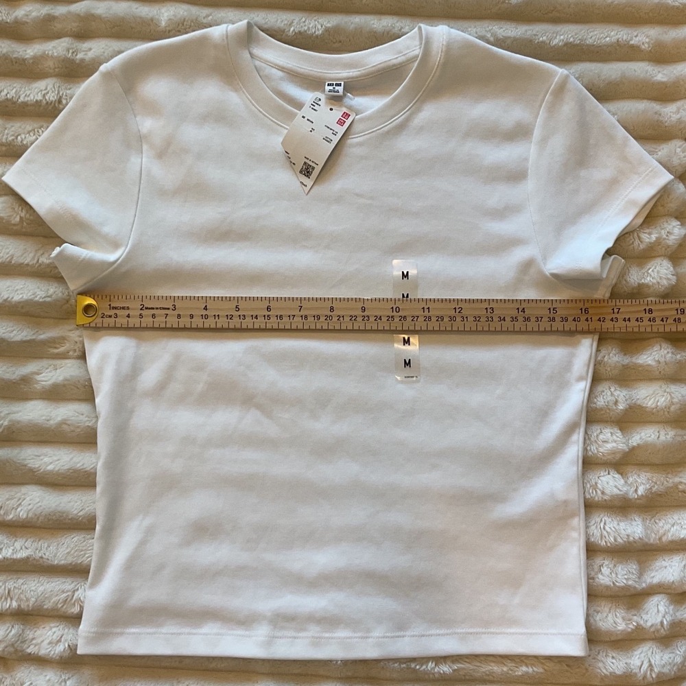 Uniqlo Mini T-Shirt Womens Medium White Short Sleeve Crew Neck Cropped Baby Tee - Picture 3 of 9